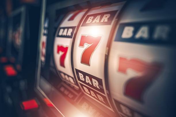 Hot Pot live dealer table on kakap33 mobile with multiple players and game information
